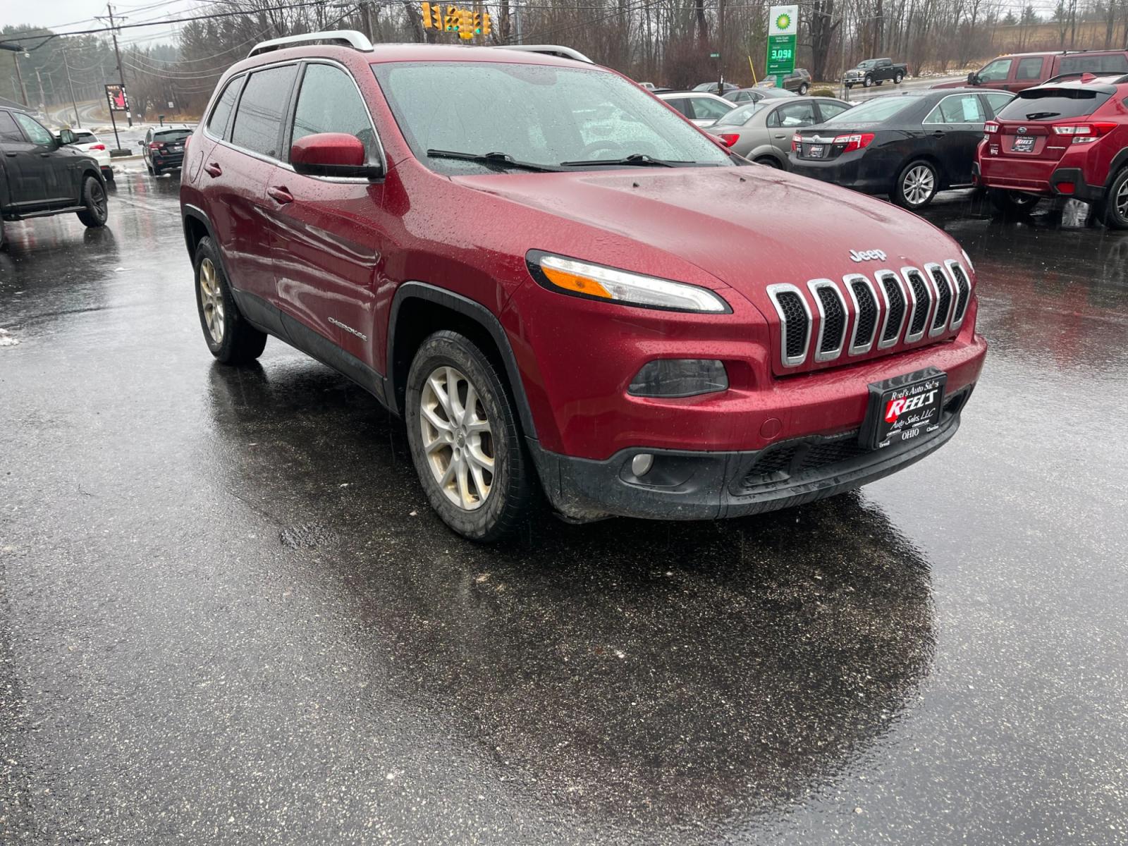2014 Red /Black Jeep Cherokee Latitude 4WD (1C4PJMCB7EW) with an 2.4L I4 DOHC 16V engine, 9-Speed Automatic transmission, located at 11115 Chardon Rd. , Chardon, OH, 44024, (440) 214-9705, 41.580246, -81.241943 - This 2014 Jeep Cherokee Latitude with 4WD and the 2.4L engine paired with a 9-speed automatic transmission offers a blend of off-road capability and on-road comfort. The Active Drive I system enhances stability and traction in various conditions, while the LED daytime running lights and LED tail lig - Photo #2